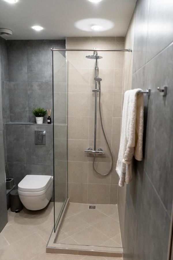 Urban Elegance By Eagles' Bridge Apartman Szófia Kültér fotó